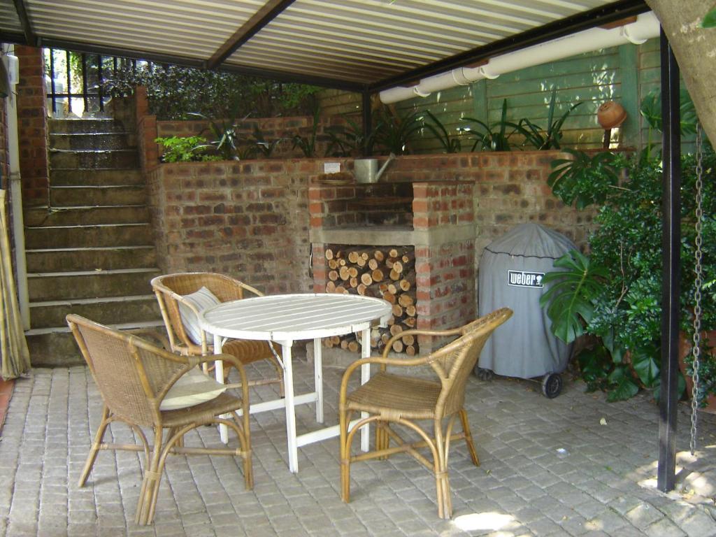 Babbling Brook Bed & Breakfast Питермарицбург Экстерьер фото