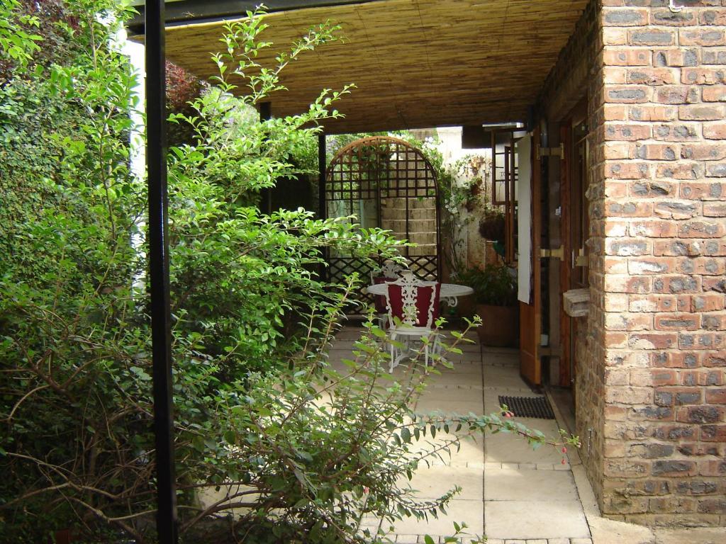 Babbling Brook Bed & Breakfast Питермарицбург Номер фото